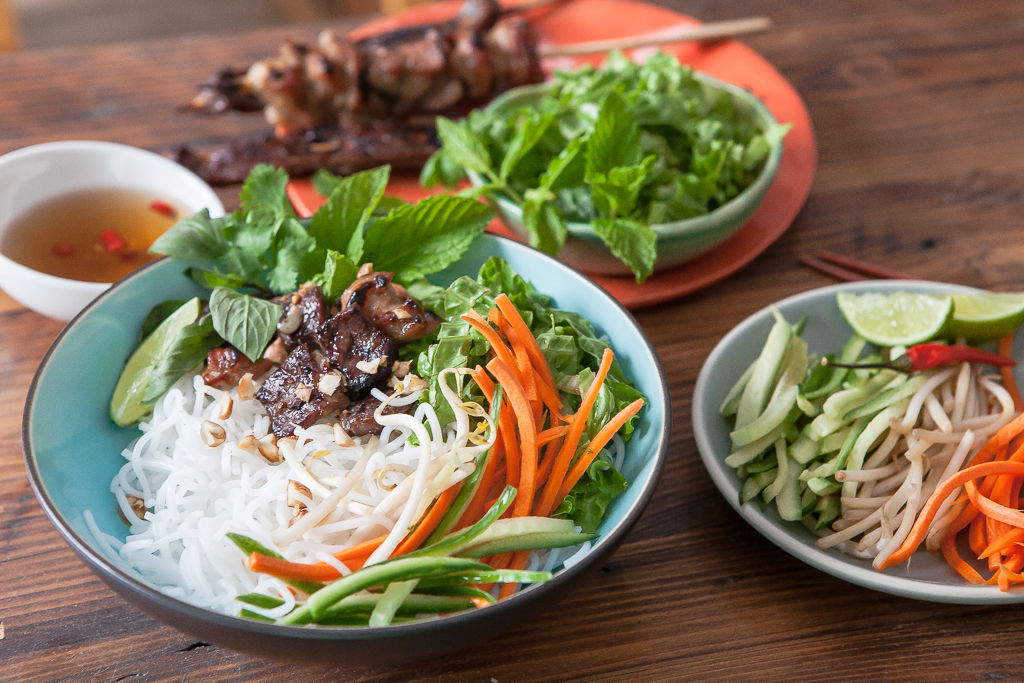 Ăn nhiều bún thịt nướng có thể gây béo nên bạn không nên ăn trong thời gian dài Ăn nhiều bún thịt nướng có thể gây béo nên bạn không nên ăn trong thời gian dài